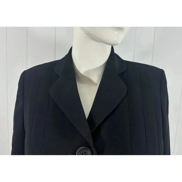 Le suit Women’s black lined blazer 3 button pleated Jacket Career Sz 2 Petite - Picture 2 of 7